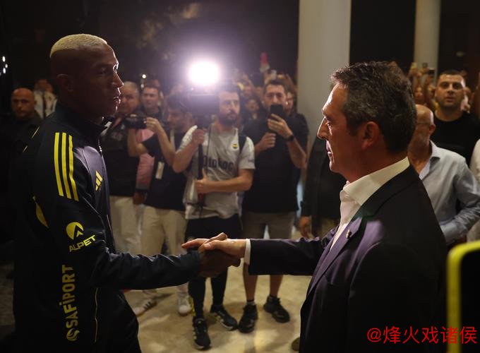 土媒：费内巴切正与4-5名中卫进行谈判