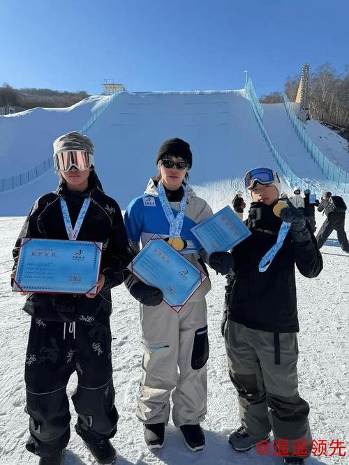 17岁小将李俊辛半月豪取4金：让冰雪离四川近一点