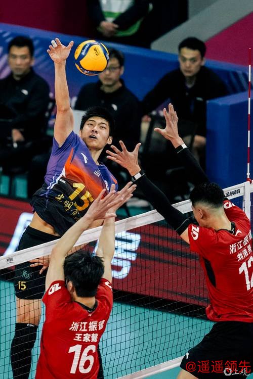 19岁“小孩哥”王泊涵接过金牌教头沈琼15号球衣，中国男排主攻线新星诞生