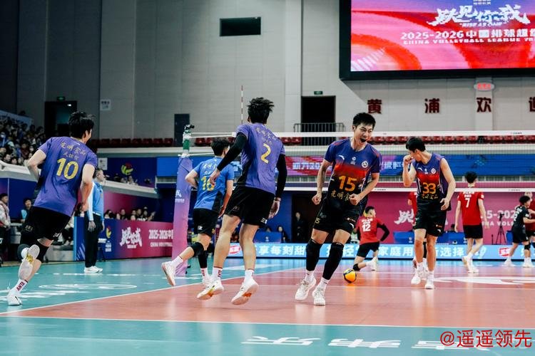 19岁“小孩哥”王泊涵接过金牌教头沈琼15号球衣，中国男排主攻线新星诞生