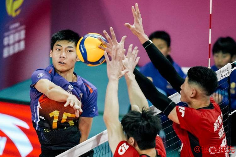 19岁“小孩哥”王泊涵接过金牌教头沈琼15号球衣，中国男排主攻线新星诞生